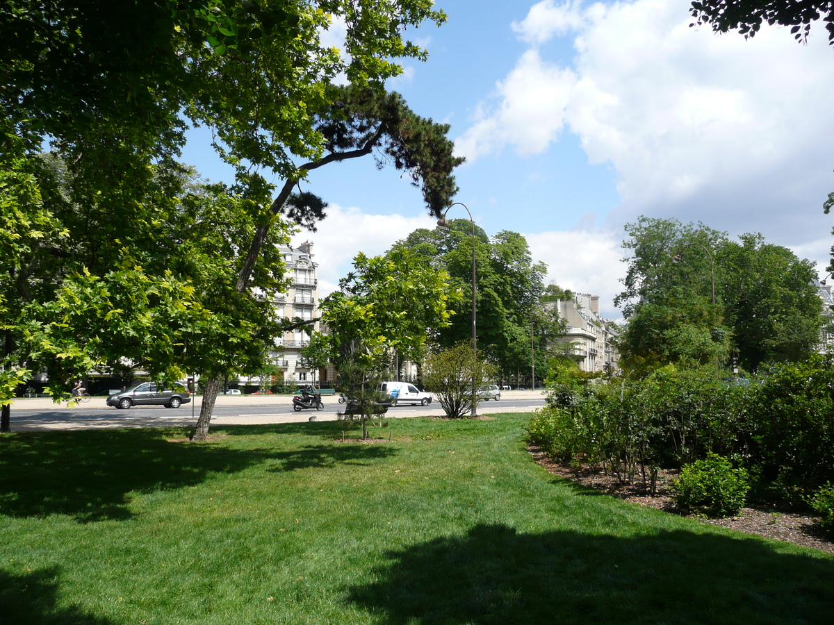 Picture France Paris Avenue Foch 2007-06 52 - Waterfalls Avenue Foch