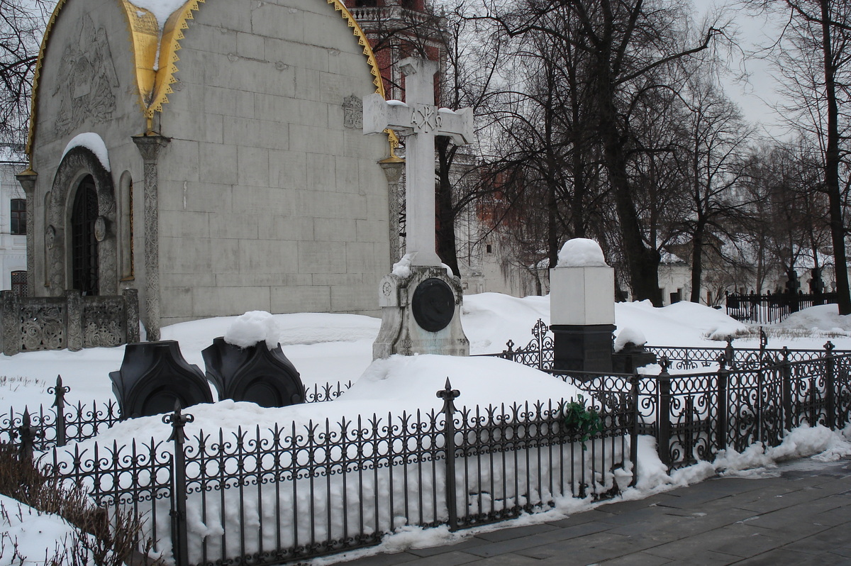 Picture Russia Moscow New Maiden convent and cemetery 2006-03 16 - Winter New Maiden convent and cemetery