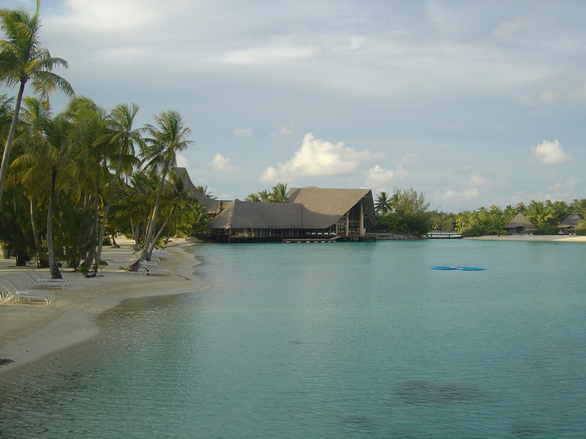 Picture Polynesia Meridien Bora Bora Hotel 2006-04 32 - Hotel Pool Meridien Bora Bora Hotel