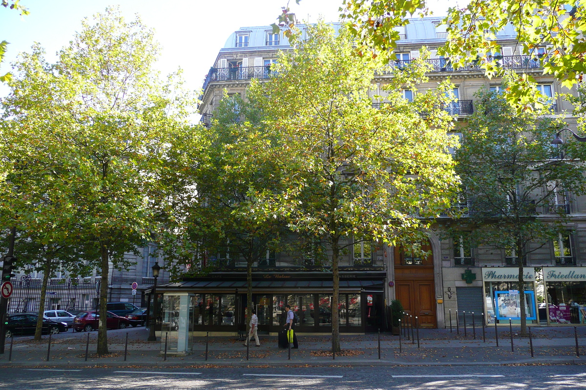 Picture France Paris Avenue de Friedland 2007-09 4 - Waterfalls Avenue de Friedland