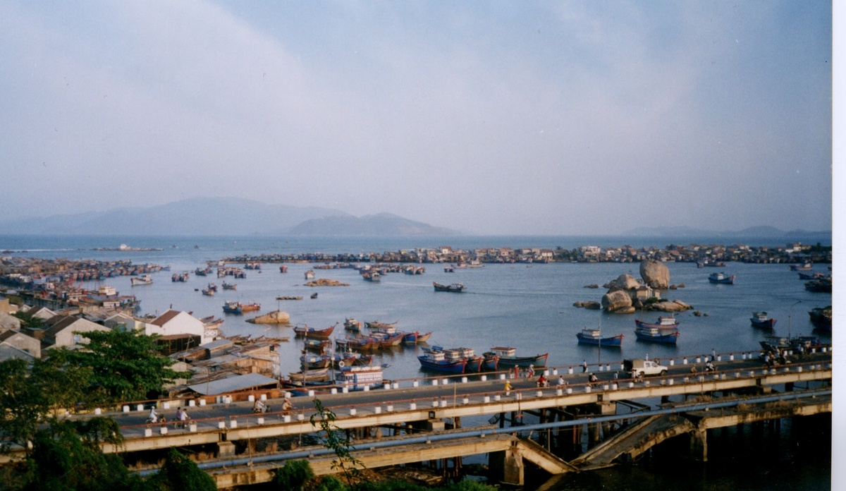 Picture Vietnam 1996-03 110 - City View Vietnam