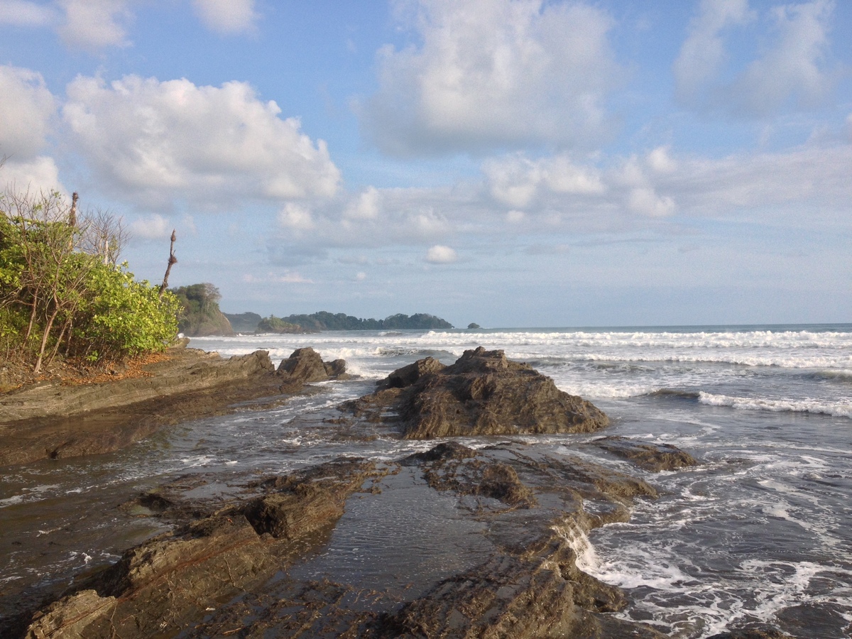 Picture Costa Rica Dominical 2015-03 70 - Monument Dominical