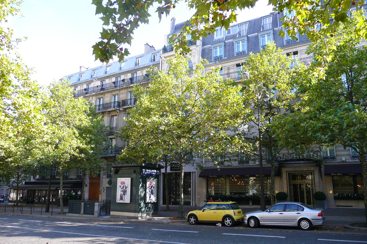 Picture France Paris Avenue de Friedland 2007-09 14 - Hotel Pool Avenue de Friedland