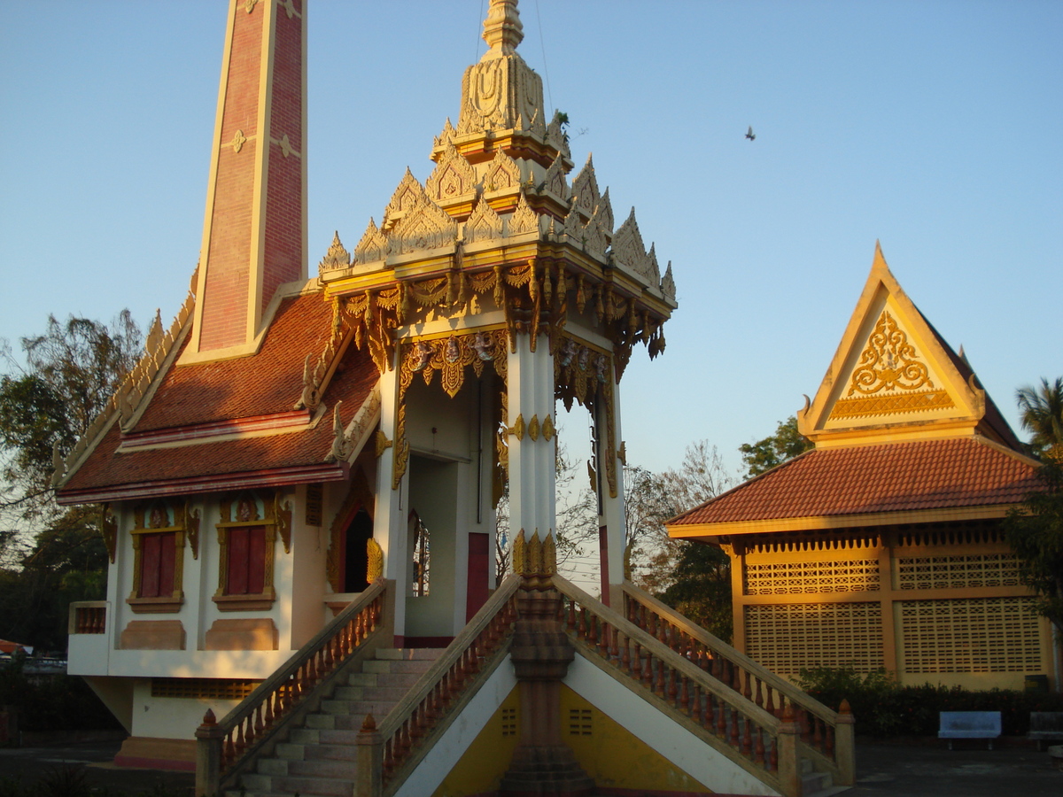 Picture Thailand Phitsanulok Wat Jomthong 2008-01 23 - Lake Wat Jomthong