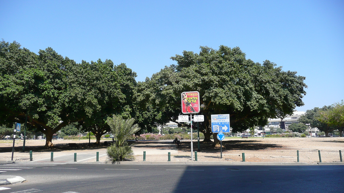 Picture Israel Tel Aviv Kikar Hamedina 2007-06 23 - Monument Kikar Hamedina