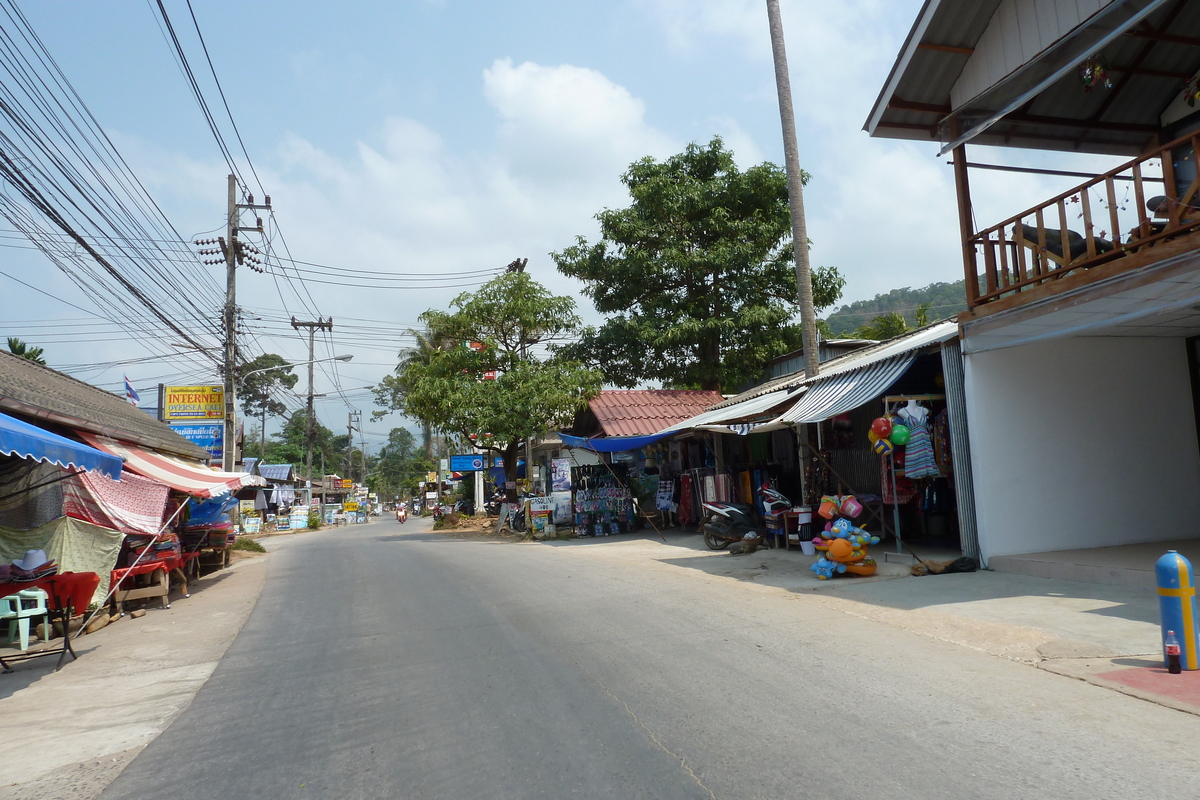 Picture Thailand Ko Chang Island road 2011-02 62 - Sunset Island road