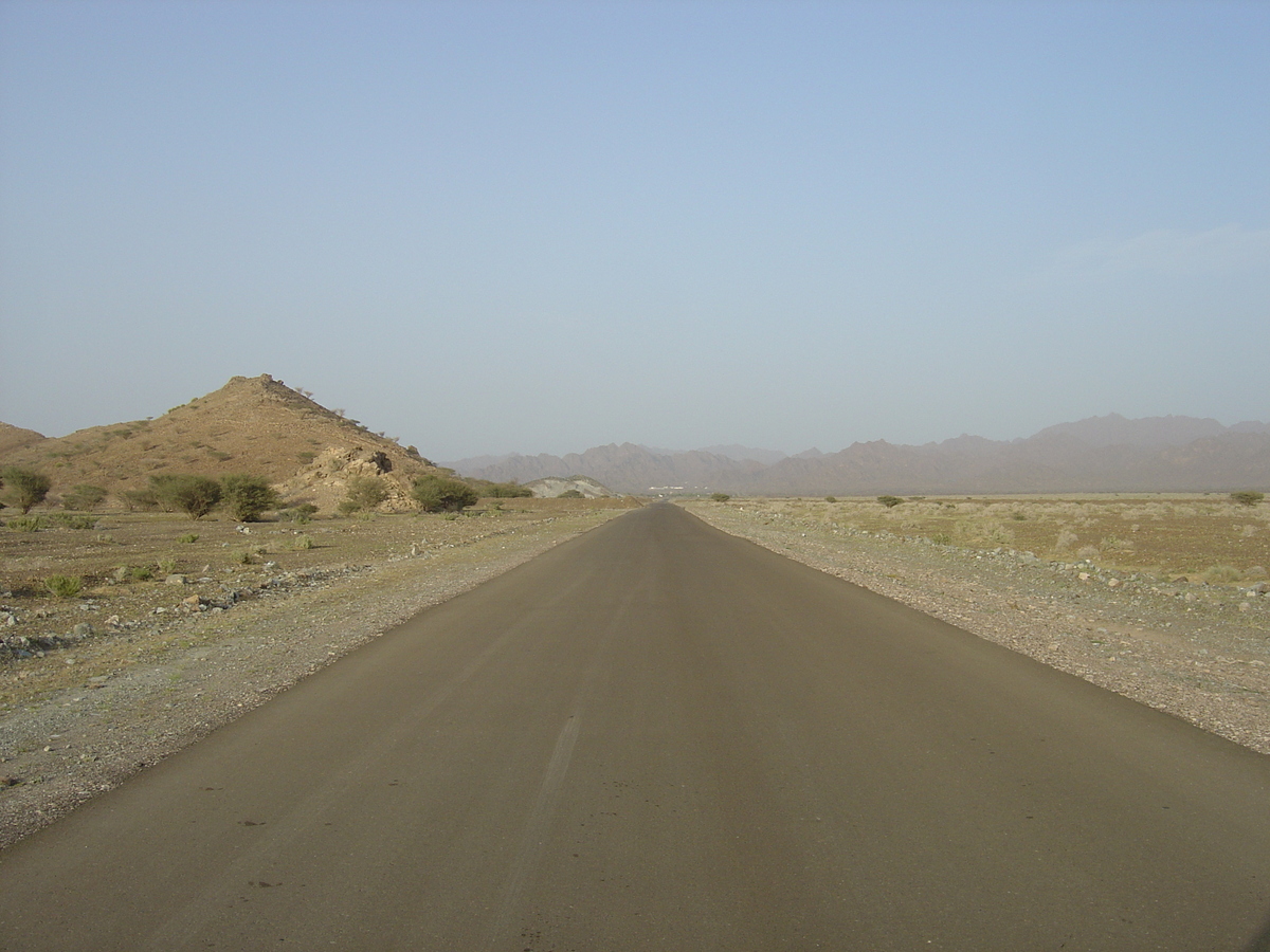 Picture Sultanate of Oman Buraimi to Mahada road 2005-03 23 - Hotel Pools Buraimi to Mahada road