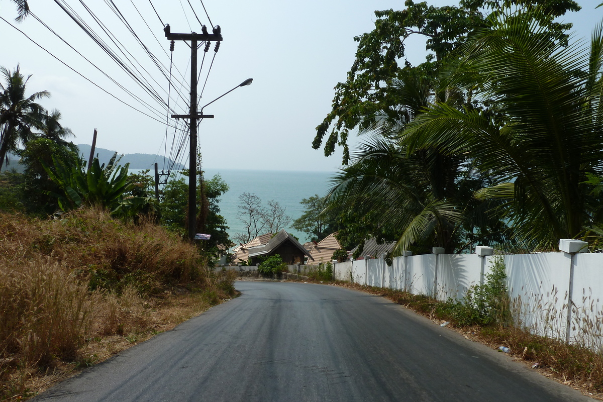 Picture Thailand Ko Chang Island road 2011-02 52 - Lake Island road