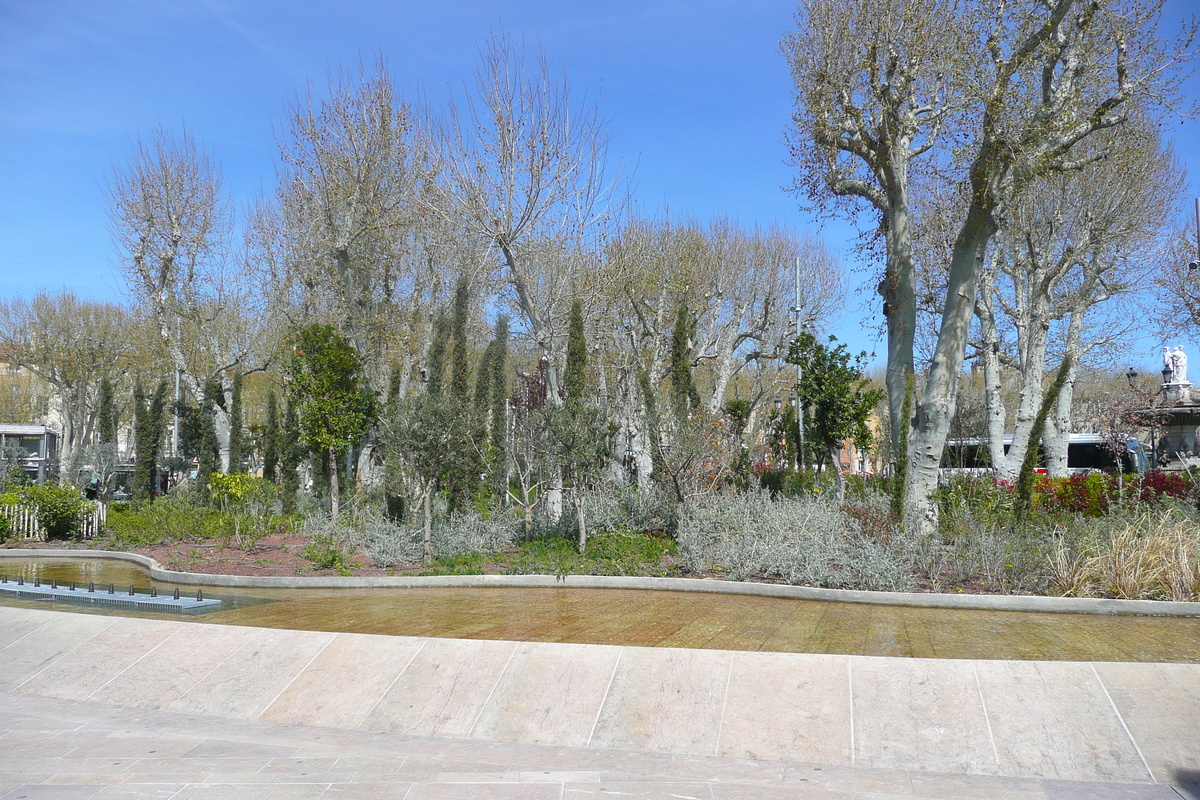 Picture France Aix en Provence Place du General de Gaulle 2008-04 24 - Lake Place du General de Gaulle