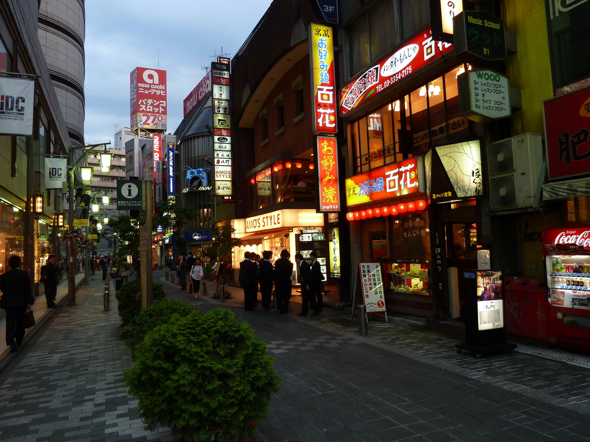 Picture Japan Tokyo Shinjuku 2010-06 61 - Rain Season Shinjuku