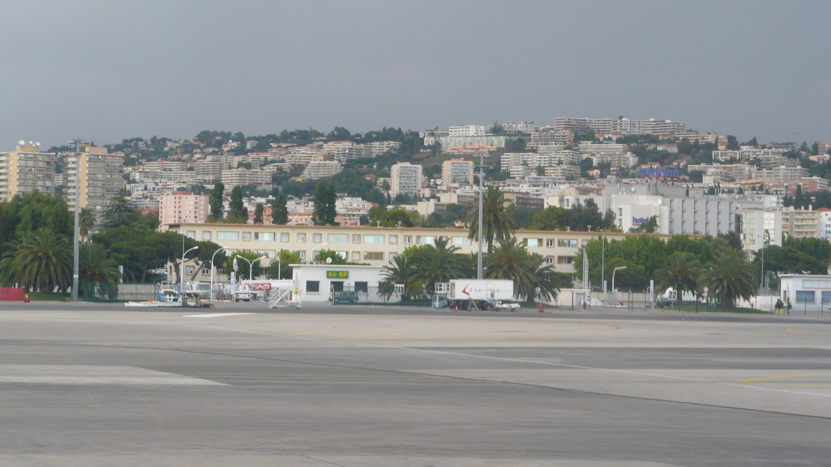 Picture France Nice Airport 2007-07 3 - Lake Nice Airport