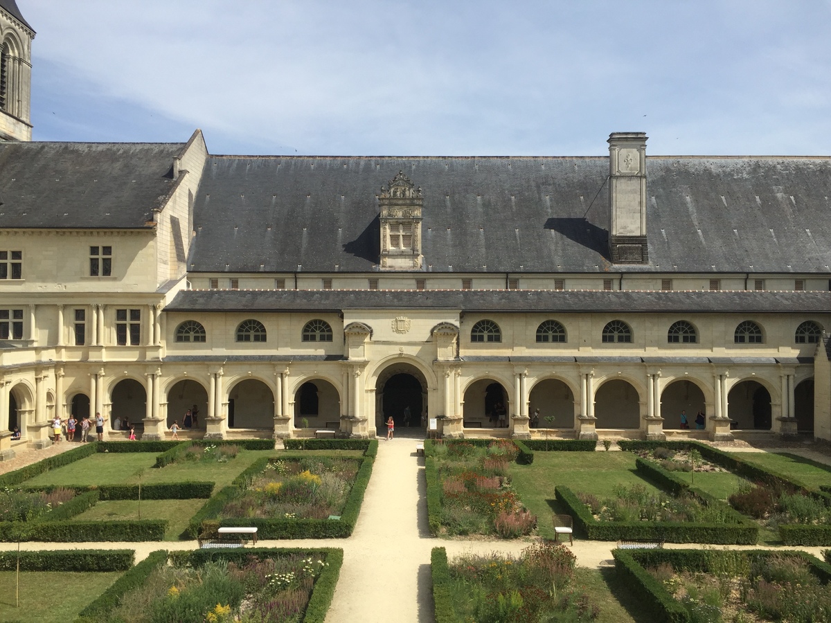 Picture France Abbaye Royale de Fontevraud 2017-08 10 - Sunset Abbaye Royale de Fontevraud