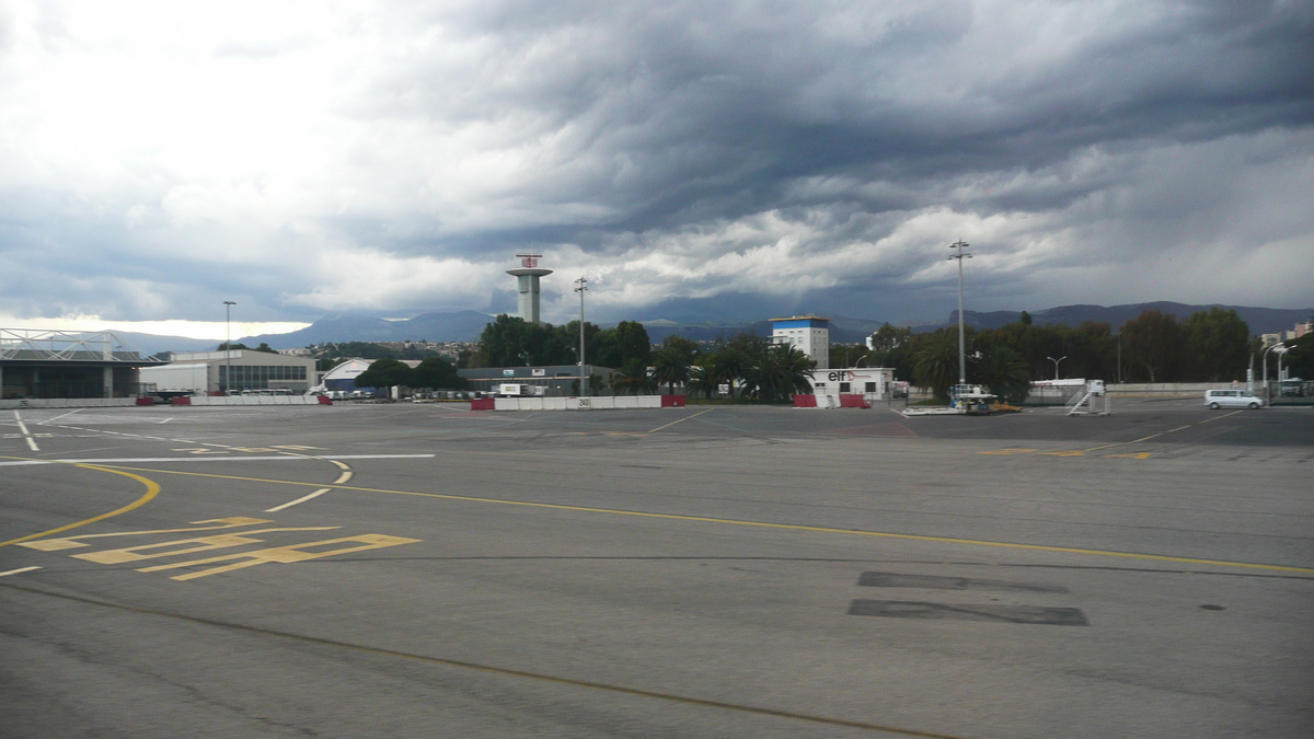 Picture France Nice Airport 2007-07 22 - Hot Season Nice Airport