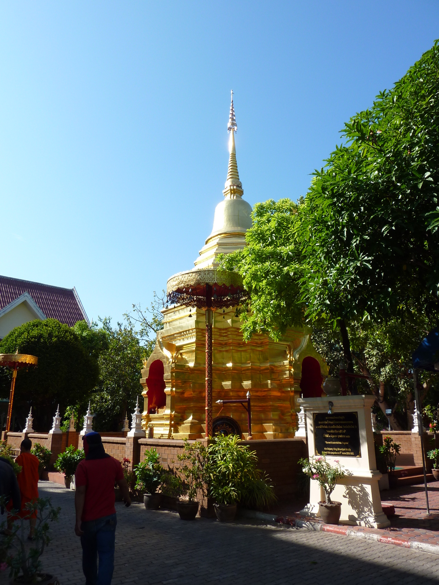 Picture Thailand Chiang Mai Rachadamnoen road 2009-12 0 - Monuments Rachadamnoen road