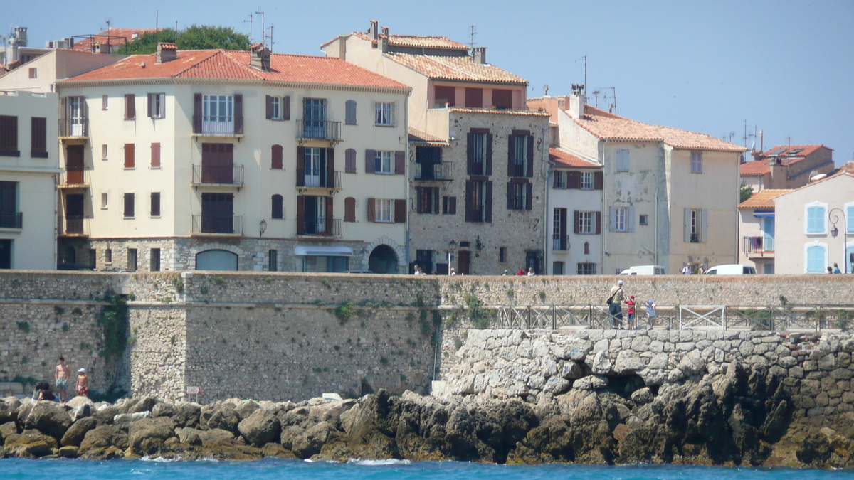 Picture France Antibes 2007-07 27 - To see Antibes