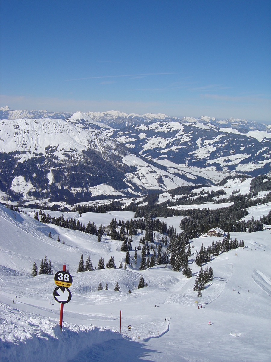 Picture Austria Kitzbuhel Ski 2005-03 131 - Transport Ski