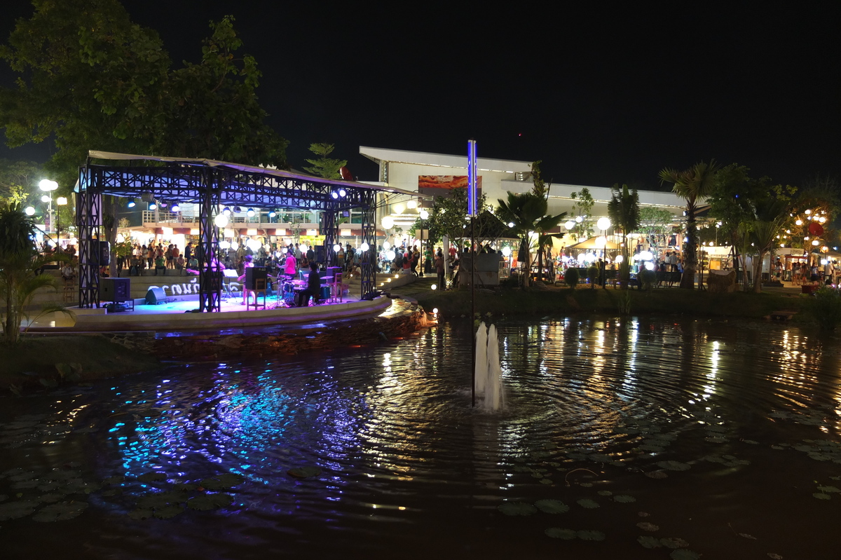 Picture Thailand Khon Kaen 2012-12 9 - Restaurant Khon Kaen