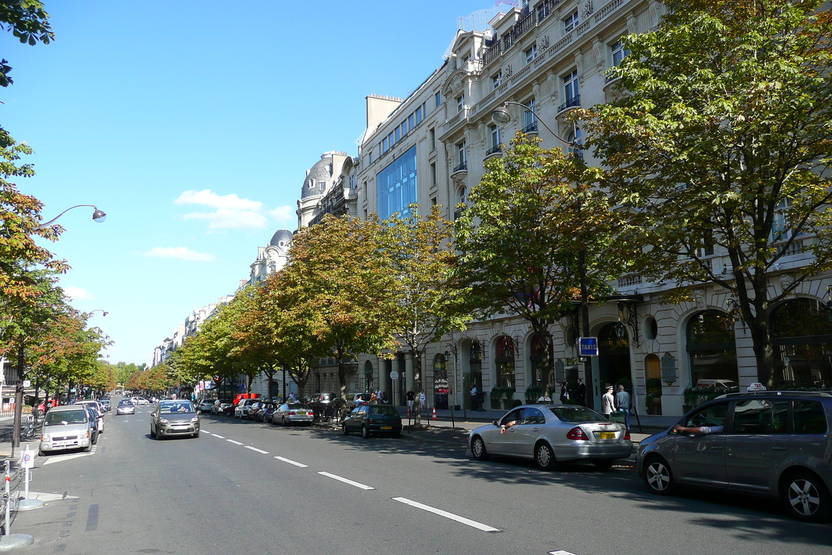 Picture France Paris Avenue Hoche 2007-09 38 - Walking Street Avenue Hoche