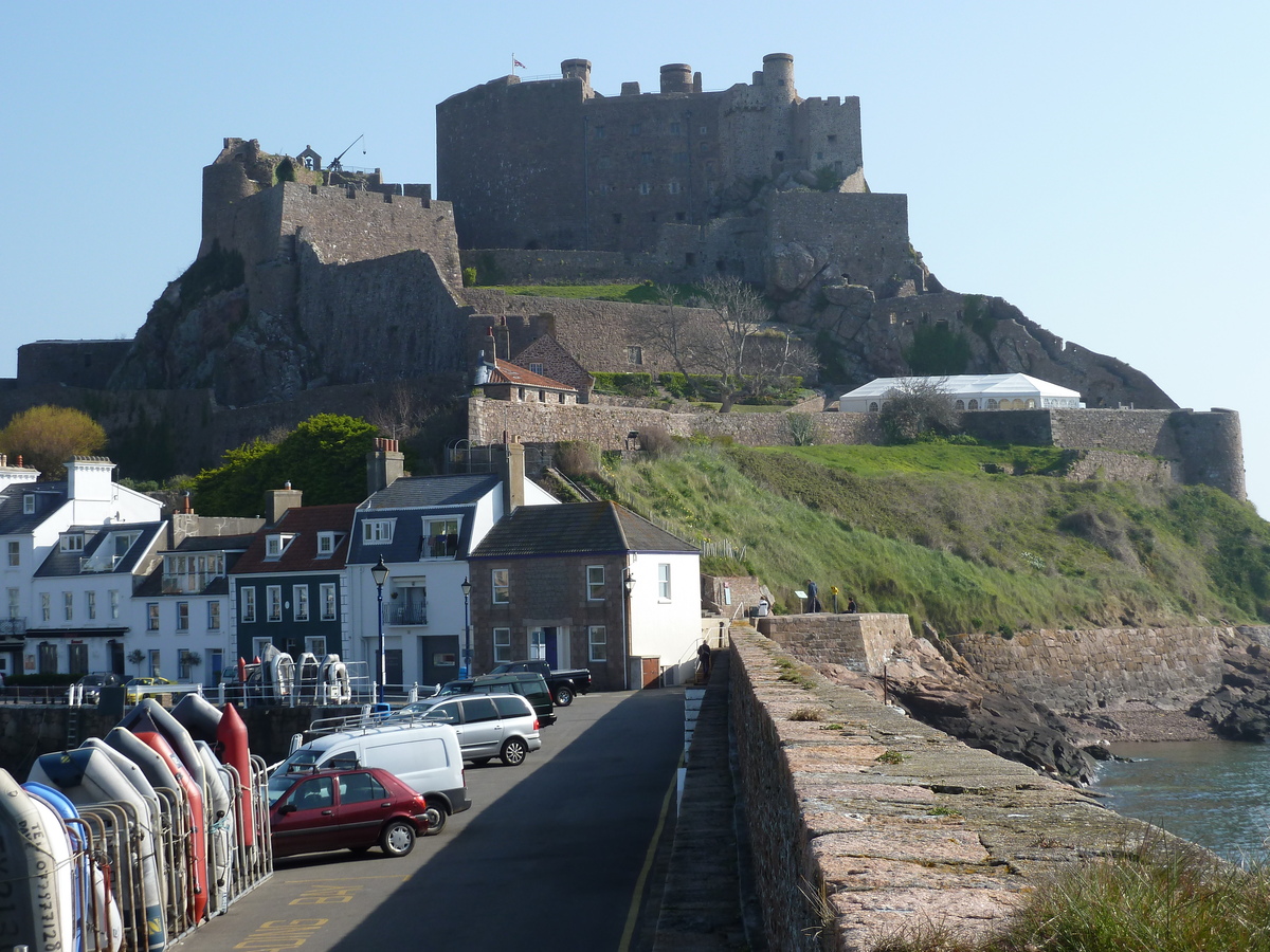 Picture Jersey Jersey Gorey 2010-04 19 - Walking Street Gorey