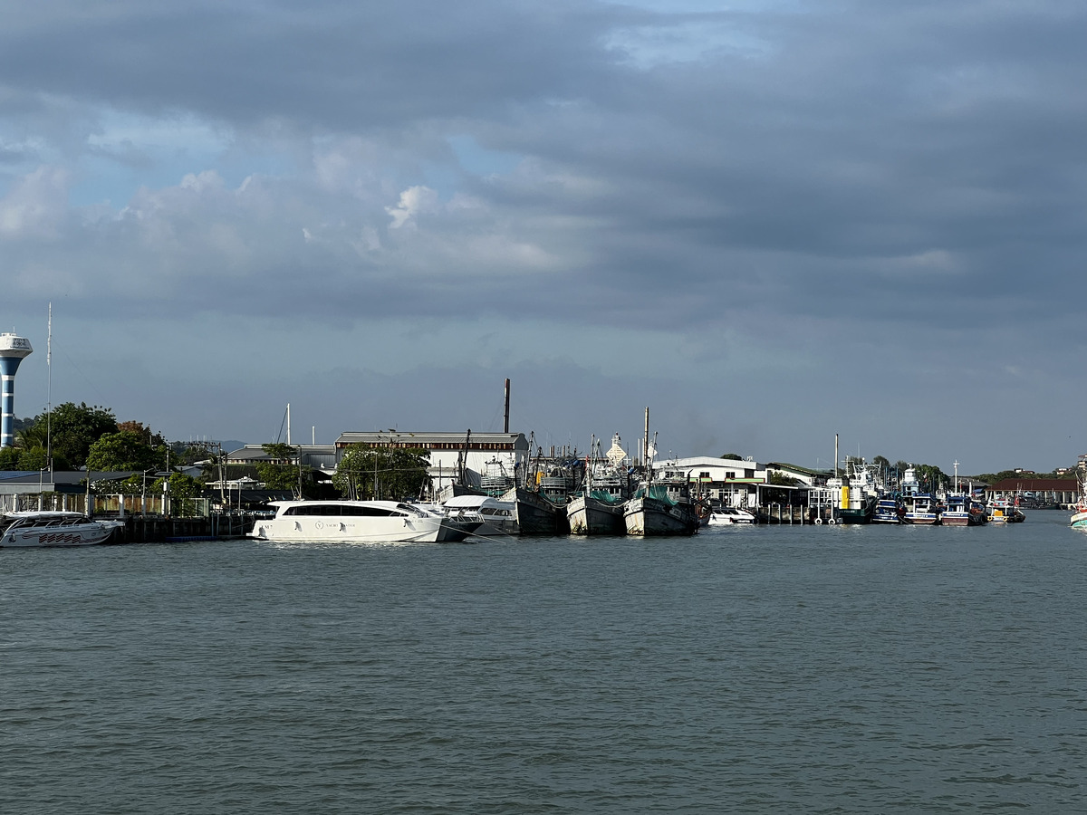 Picture Thailand Ko Phi Phi to Phuket Ferry 2021-12 14 - Rain Season Ko Phi Phi to Phuket Ferry