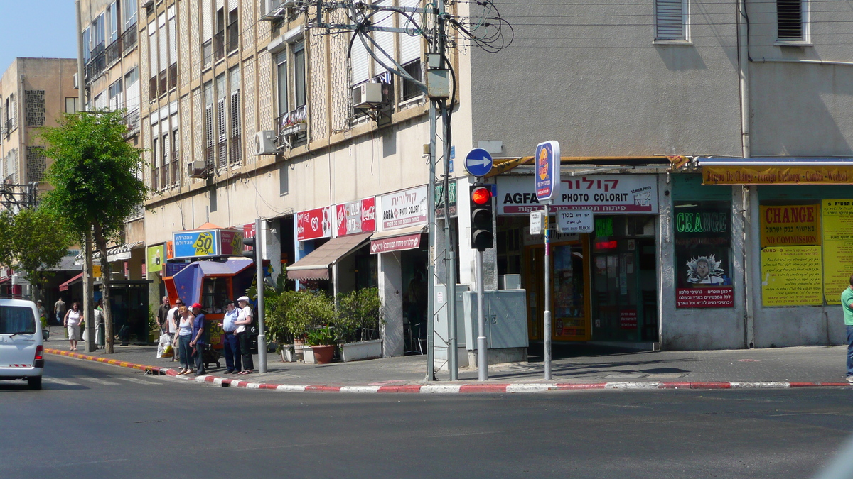 Picture Israel Tel Aviv Ibn Gvirol Street 2007-06 61 - Spring Ibn Gvirol Street