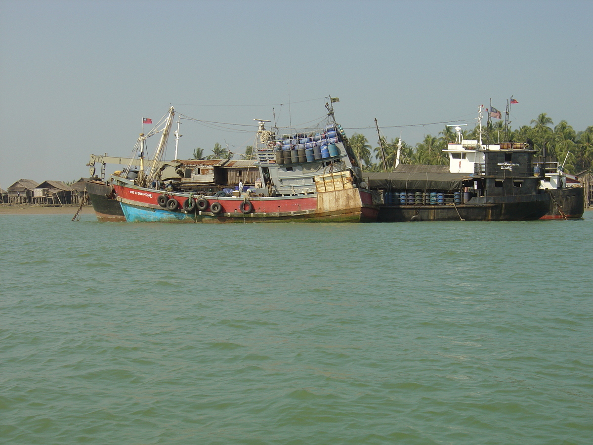 Picture Myanmar Myeik (Mergui) 2005-01 190 - Savings Myeik (Mergui)