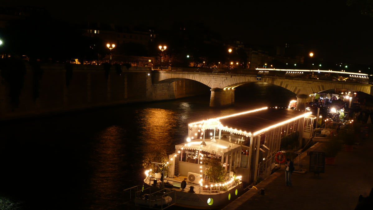 Picture France Paris 2007-05 0 - Hot Season Paris