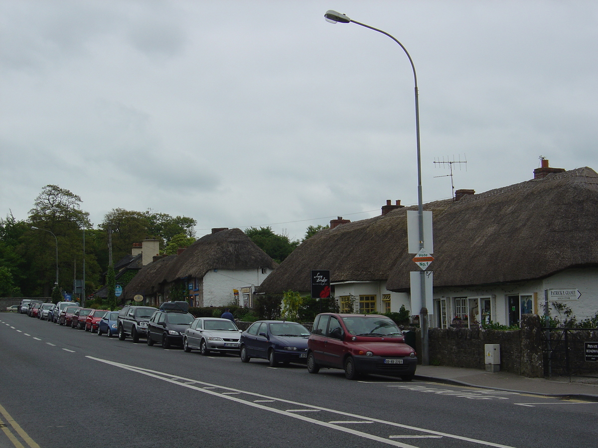 Picture Ireland Limerick County Adare 2004-05 19 - Monument Adare