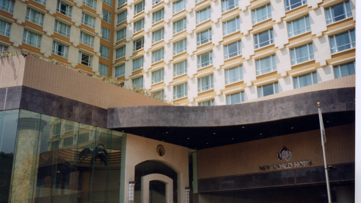 Picture Vietnam 1996-03 37 - Hotel Pool Vietnam