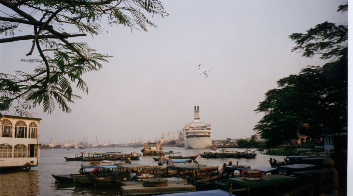 Picture Vietnam Saigon 1995-12 9 - Rain Season Saigon