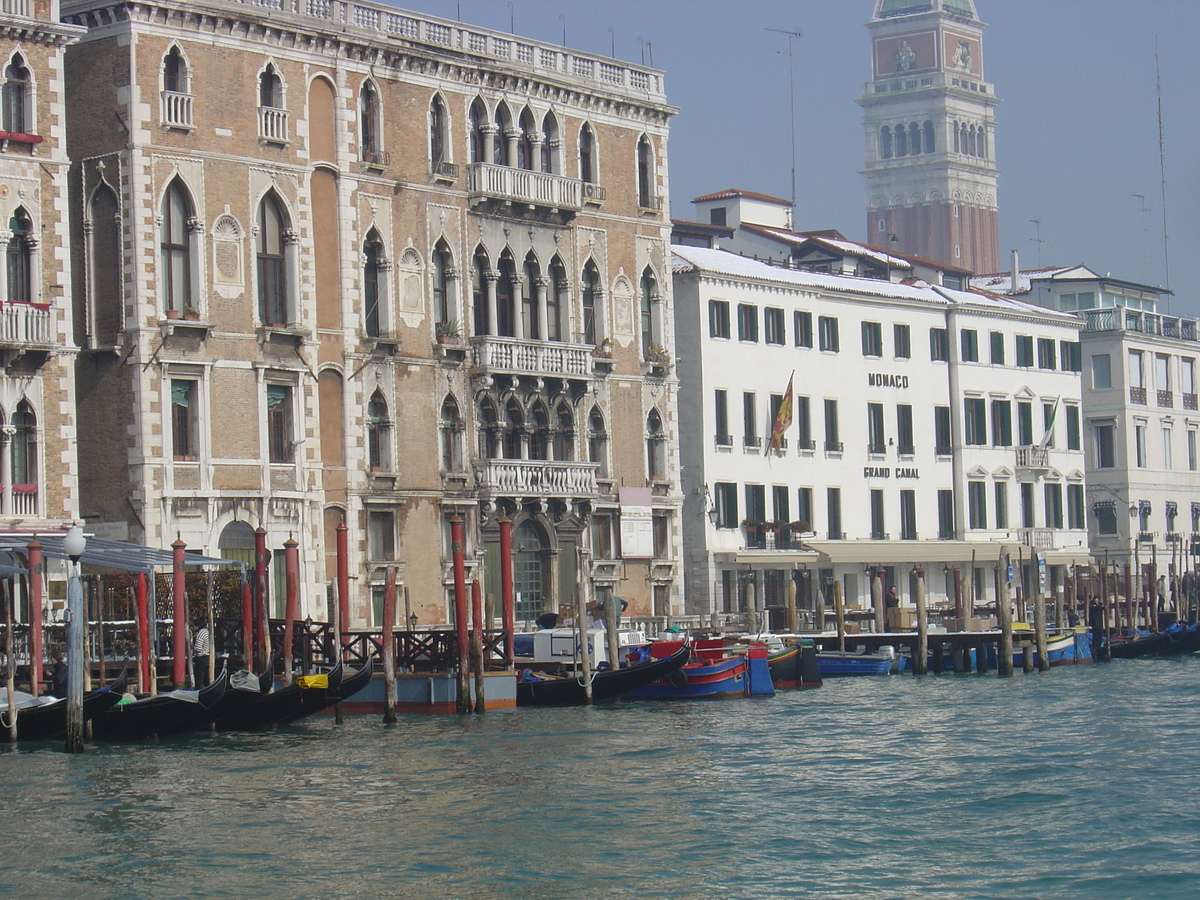 Picture Italy Venice 2005-03 356 - Waterfalls Venice