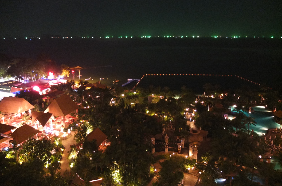 Picture Thailand Pattaya Centara Hotel 2012-12 2 - Monument Centara Hotel