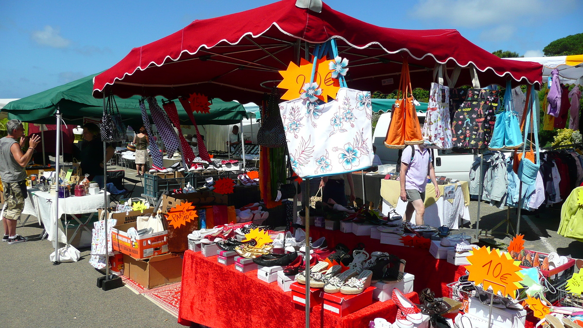 Picture France Prefailles Market in Prefailles 2007-07 22 - Hot Season Market in Prefailles