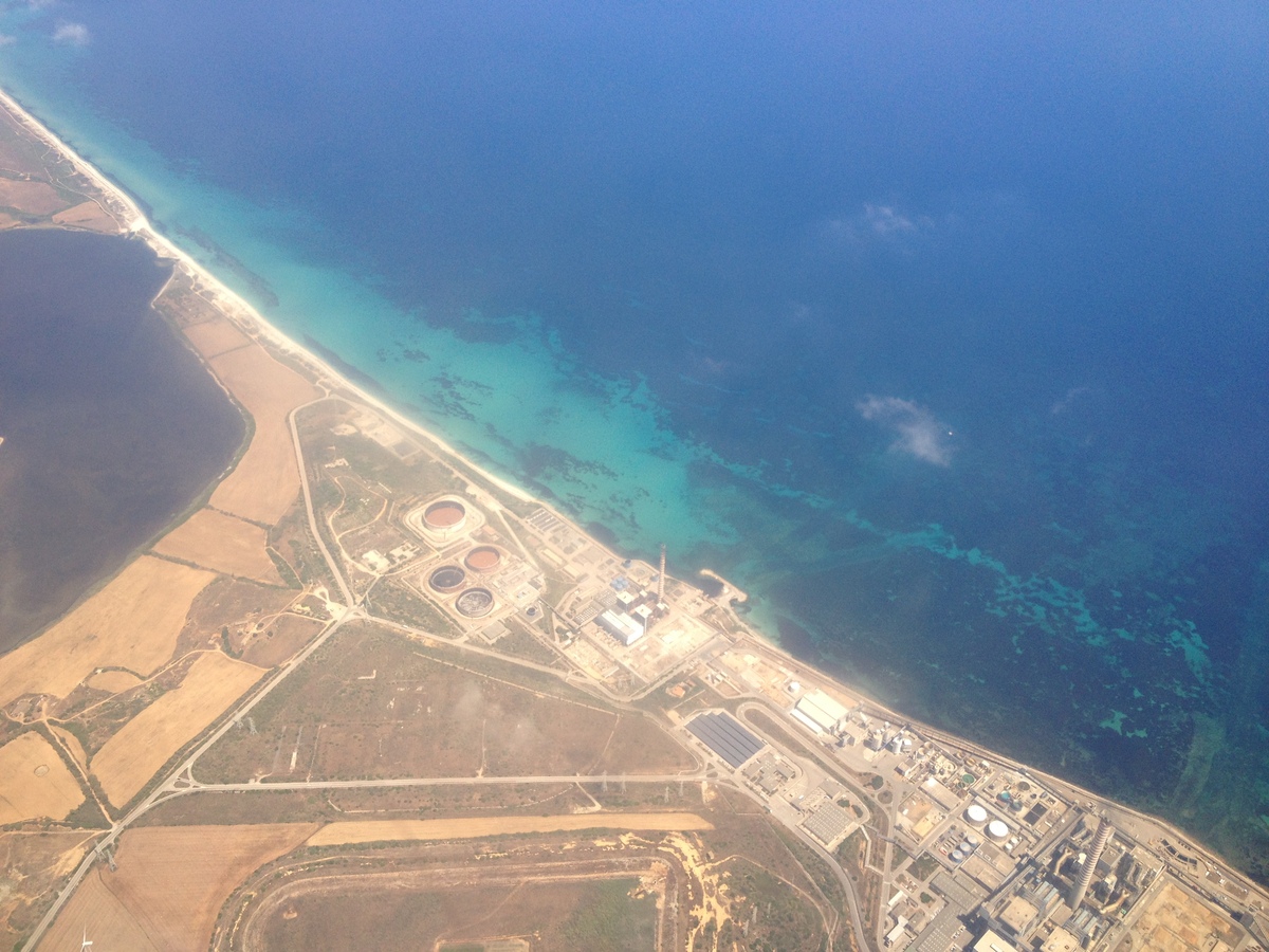 Picture Italy Sardinia Easyjet 2015-06 10 - Shopping Easyjet