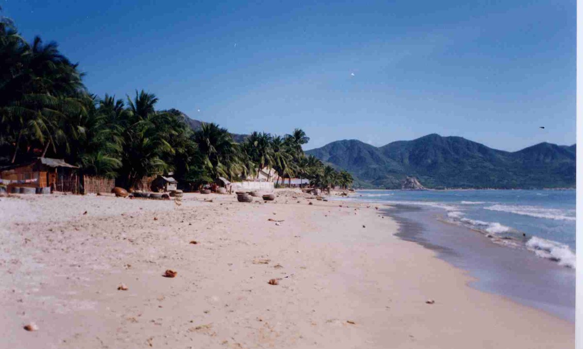 Picture Vietnam Na Trang 1995-12 25 - Rentals Na Trang