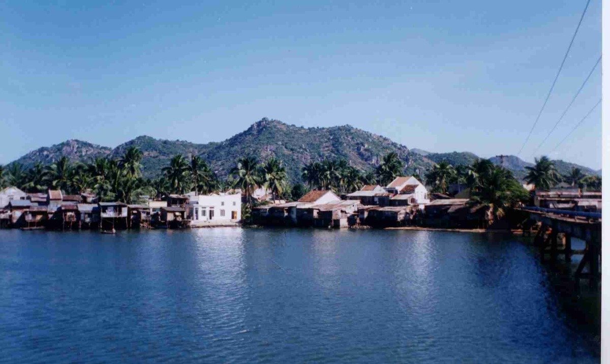 Picture Vietnam Na Trang 1995-12 26 - Rain Season Na Trang