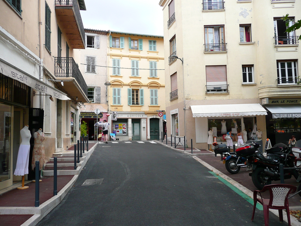 Picture France Vence Place du Grand Jardin 2007-07 7 - Accomodation Place du Grand Jardin