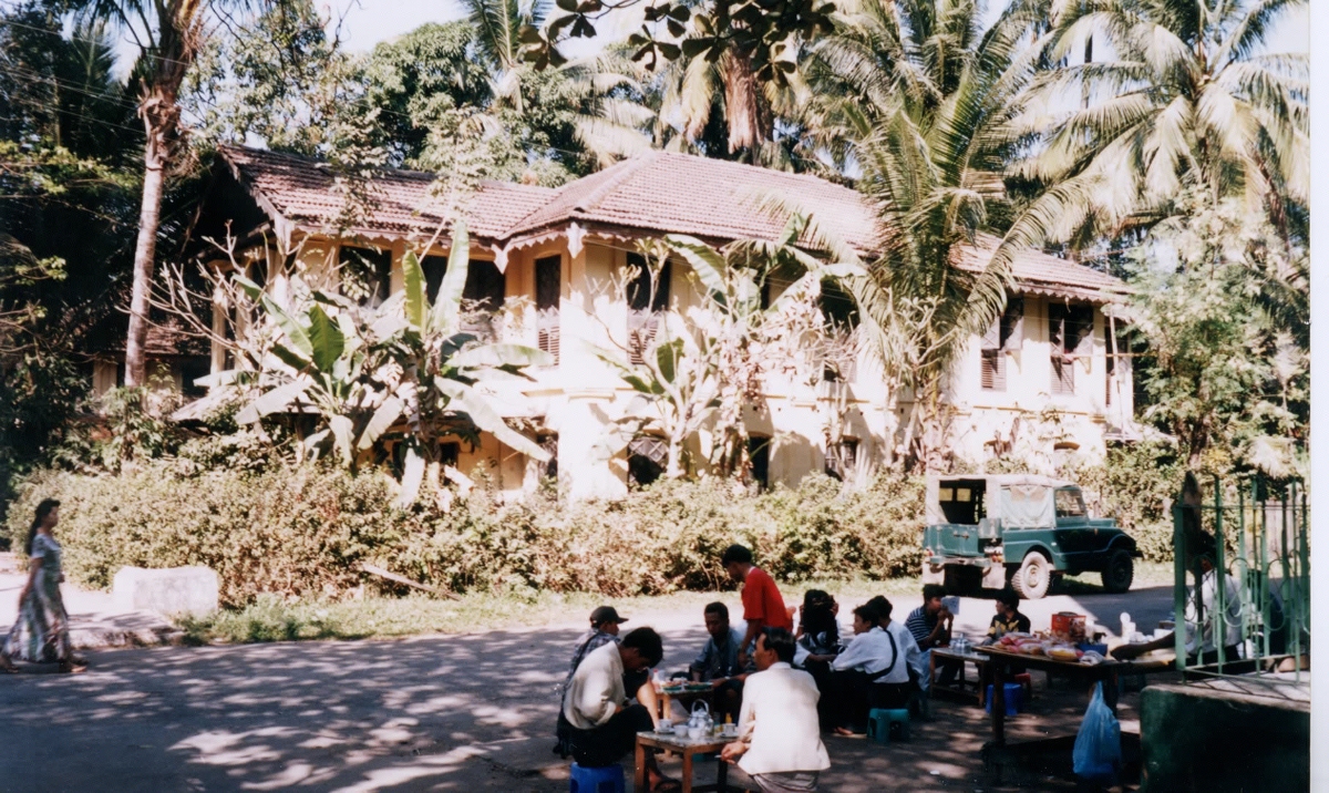 Picture Myanmar Yangon 1998-01 5 - Shopping Yangon