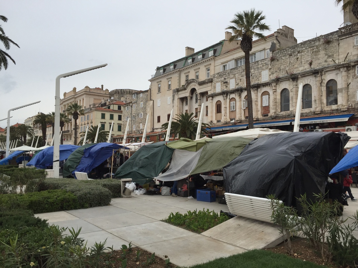 Picture Croatia Split 2016-04 60 - Monument Split