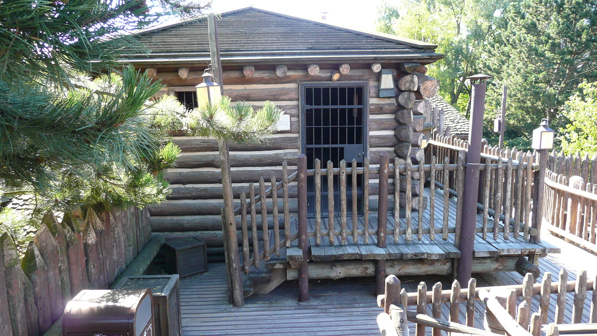 Picture France Disneyland Paris Legends of the wild west 2007-07 19 - Hotel Pool Legends of the wild west