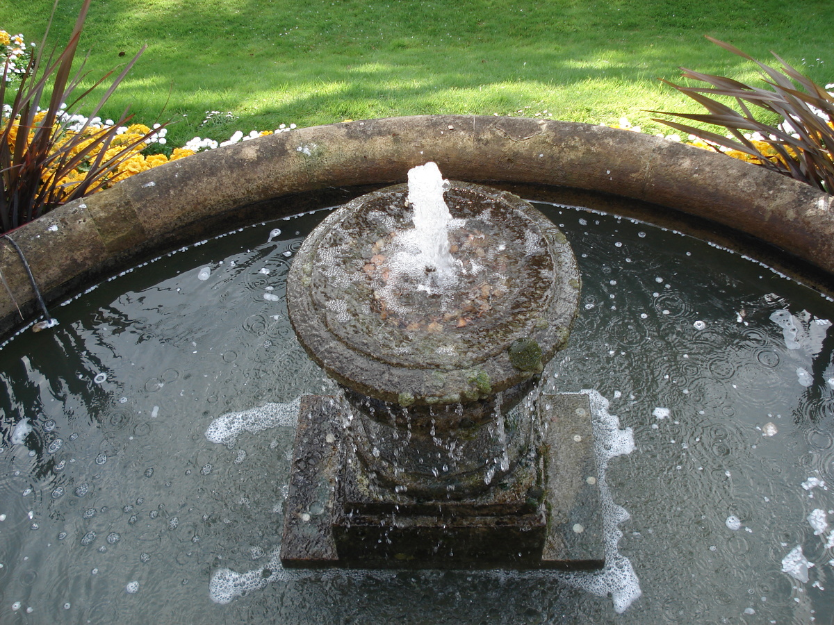 Picture United Kingdom Bath MacDonald Spa Hotel 2006-05 16 - Monument MacDonald Spa Hotel