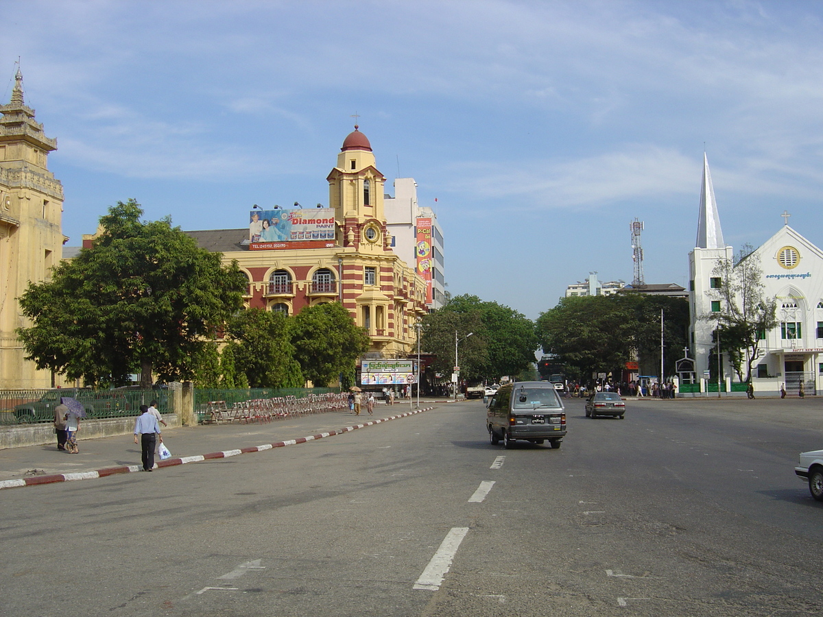 Picture Myanmar Yangon 2005-01 6 - Monument Yangon