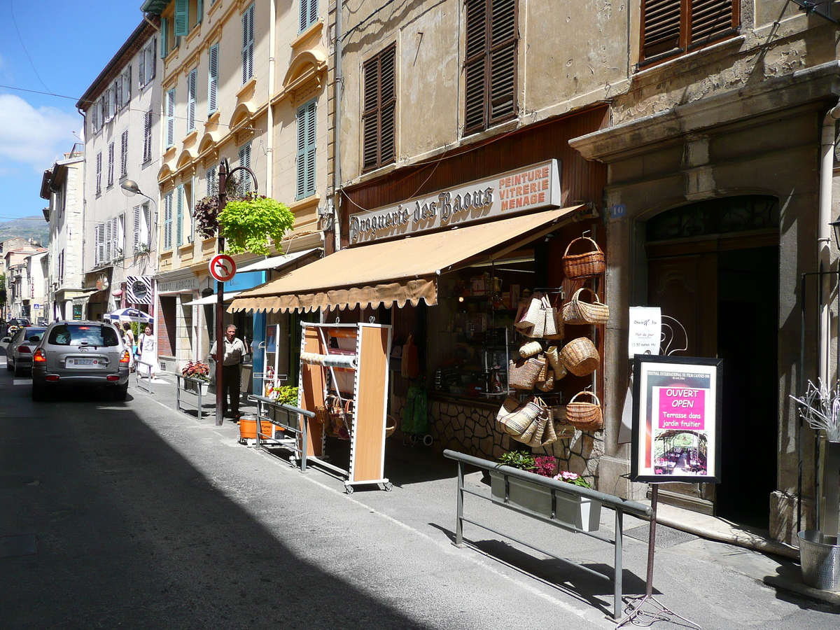 Picture France Vence Avenue H. Isnard 2007-07 29 - Streets Avenue H. Isnard