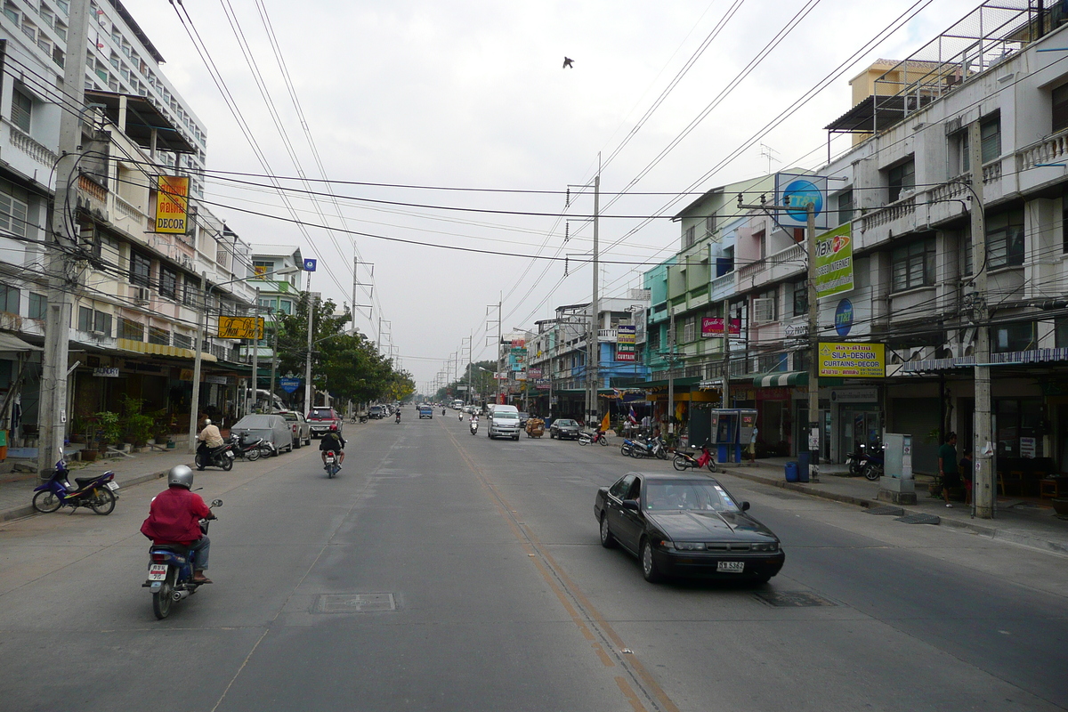 Picture Thailand Pattaya Theprasit 2008-01 2 - Saving Theprasit