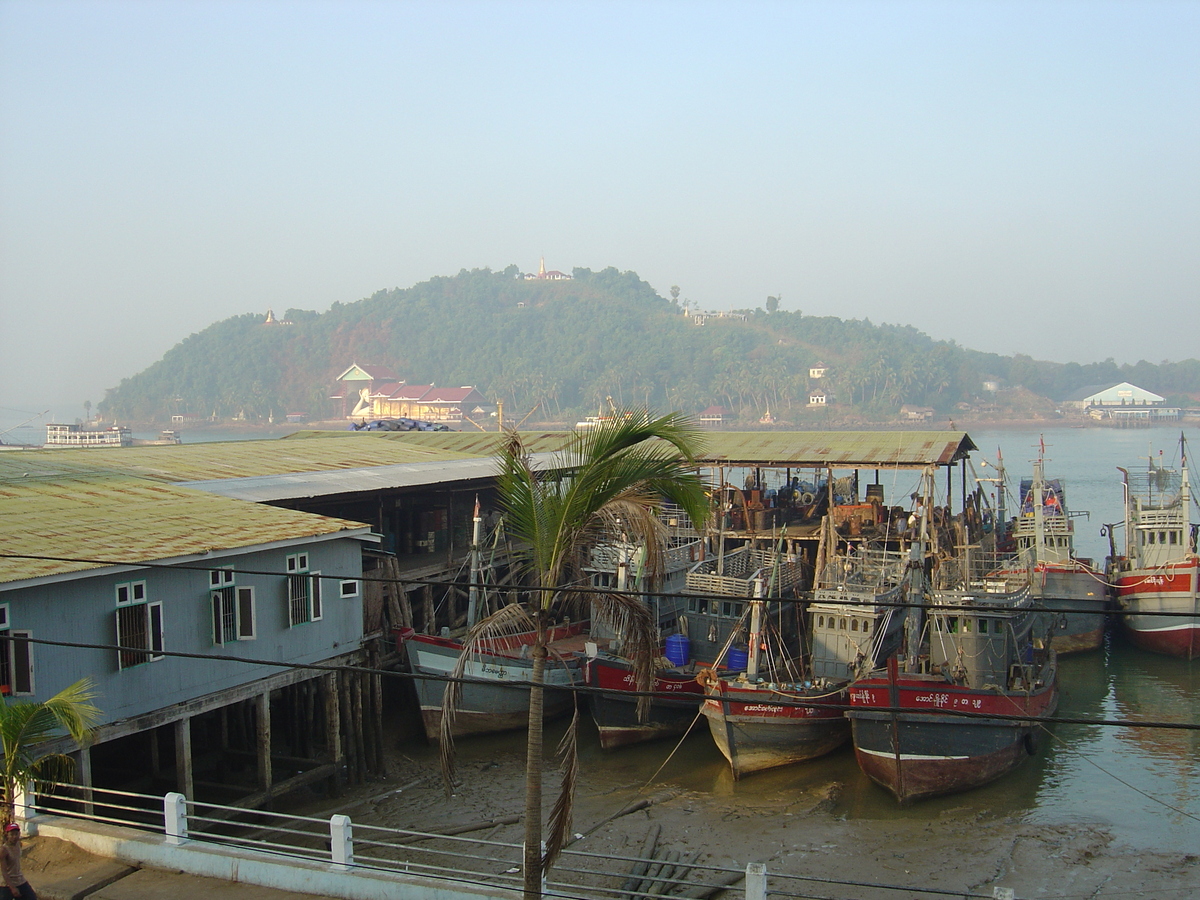 Picture Myanmar Myeik (Mergui) 2005-01 46 - SPA Myeik (Mergui)