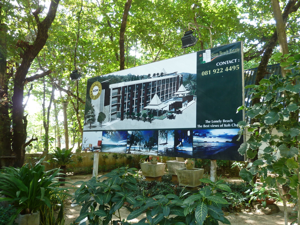 Picture Thailand Ko Chang 2011-12 147 - Monument Ko Chang