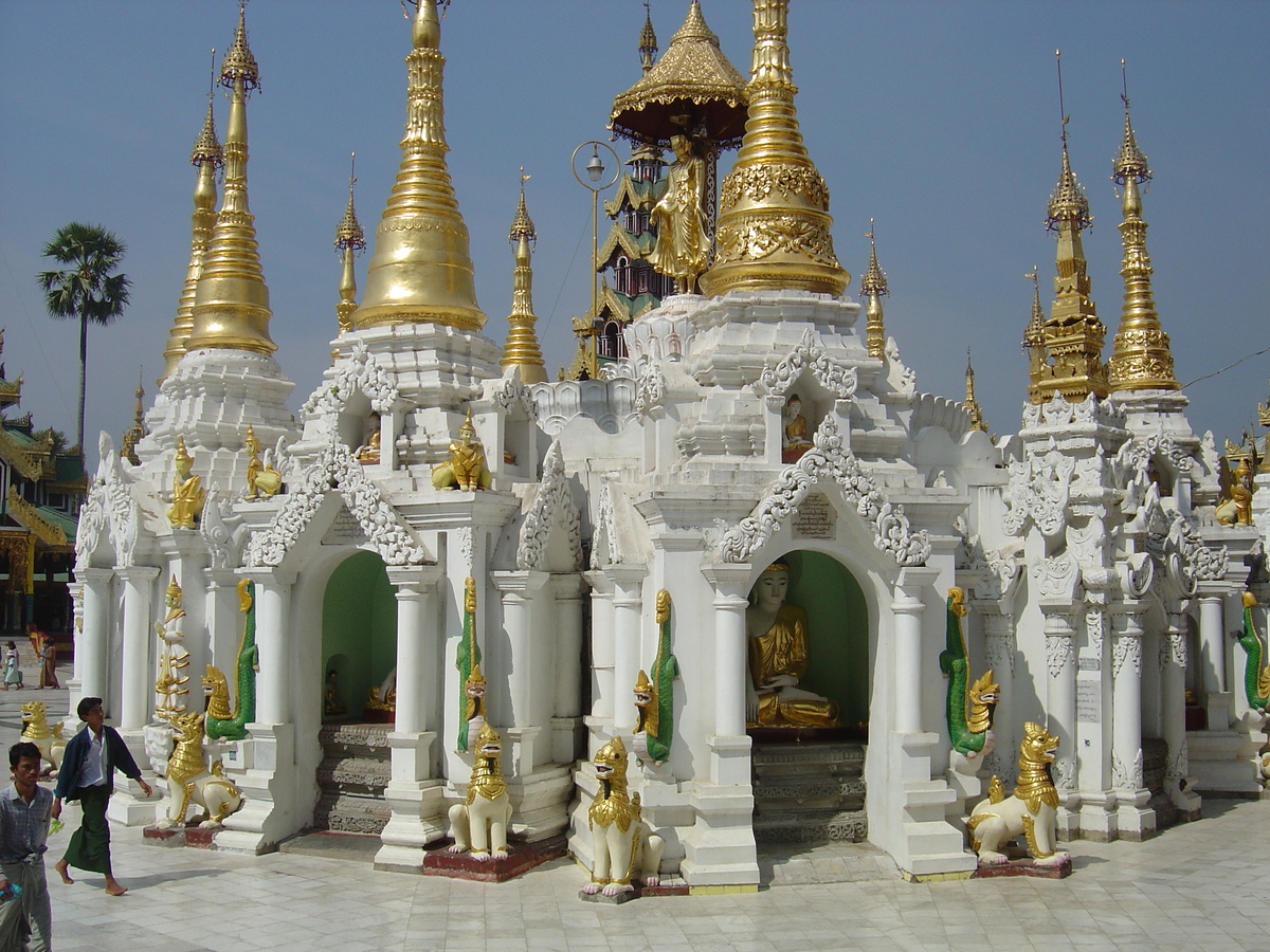 Picture Myanmar Yangon Shwedagon Pagoda 2005-01 44 - Hot Season Shwedagon Pagoda