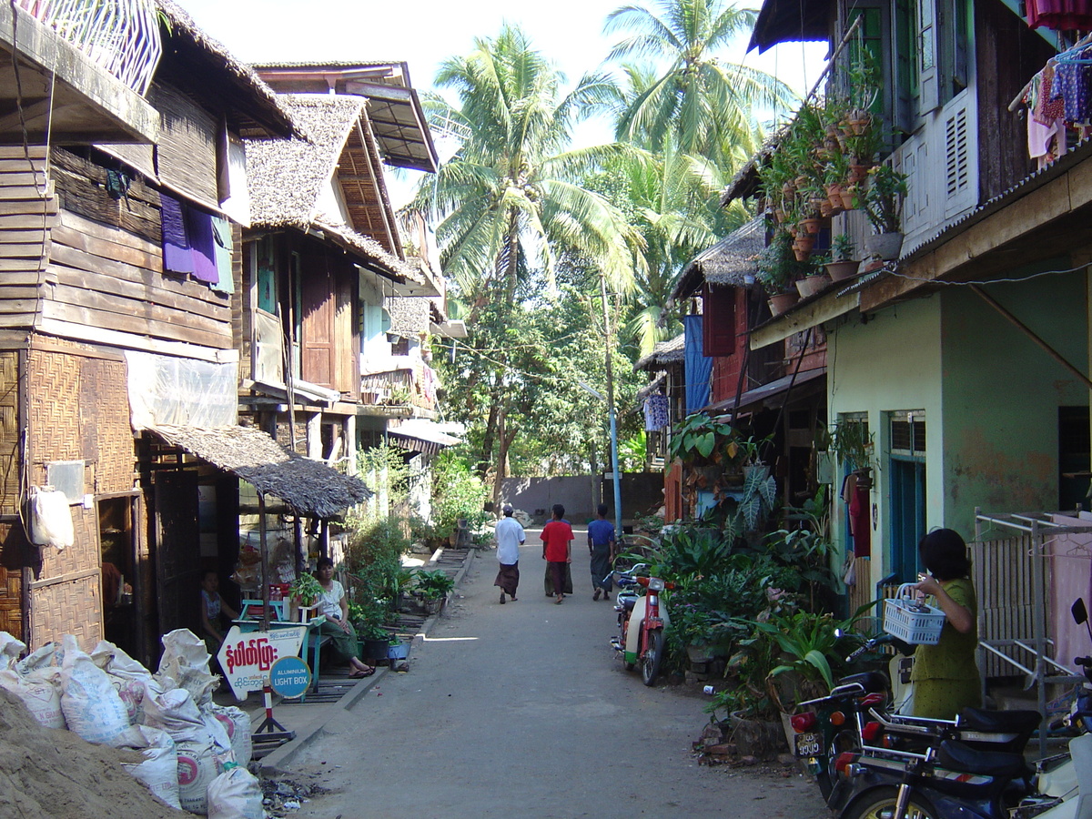 Picture Myanmar Myeik (Mergui) 2005-01 12 - Rental Myeik (Mergui)