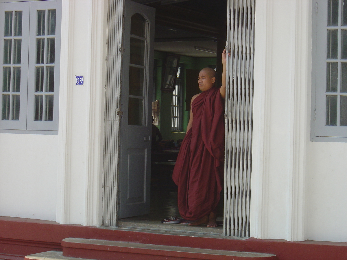 Picture Myanmar Yangon Shwedagon Pagoda 2005-01 35 - Land Shwedagon Pagoda