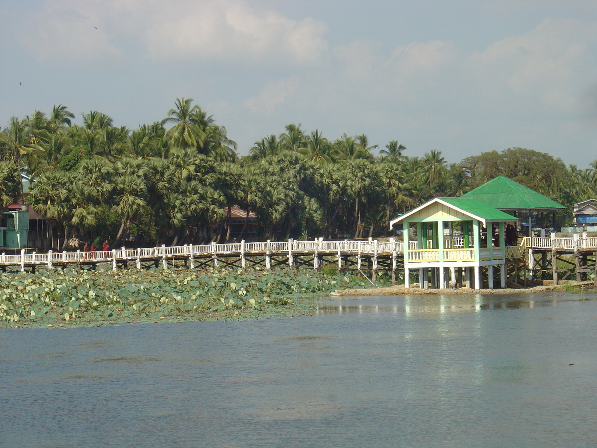 Picture Myanmar Myeik (Mergui) 2005-01 182 - Monument Myeik (Mergui)